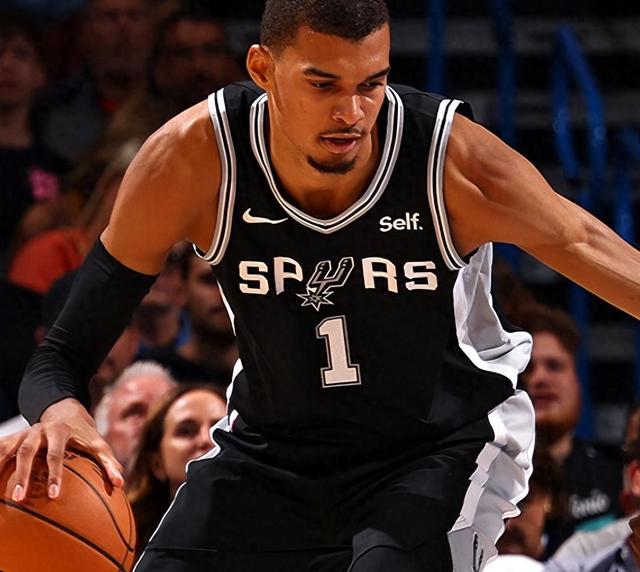 关于加时末段尼斯调整名单以备NBA季后赛里程碑夜圣安东尼奥马刺扳平良机，网友：上海申花国际比赛日调整名单的信息