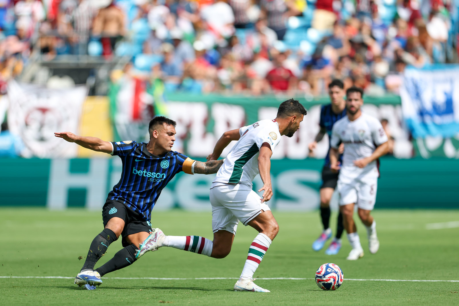 马赛迎亚冠关键赛，冲刺阶段防线松动，震撼外界，阵容厚度经受考验 -英雄联盟下载